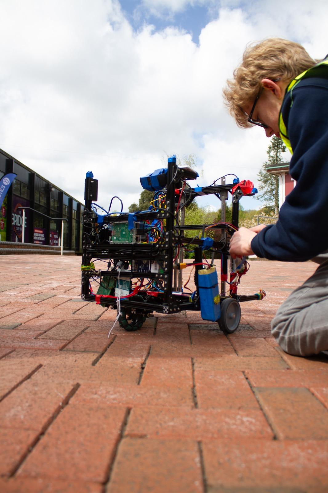Robot seeing outside